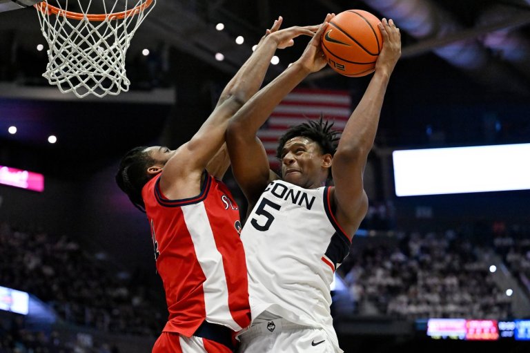 Reed powers No. 6 UConn to 72-40 rout against No. 15 St. John's | iNFOnews.ca
