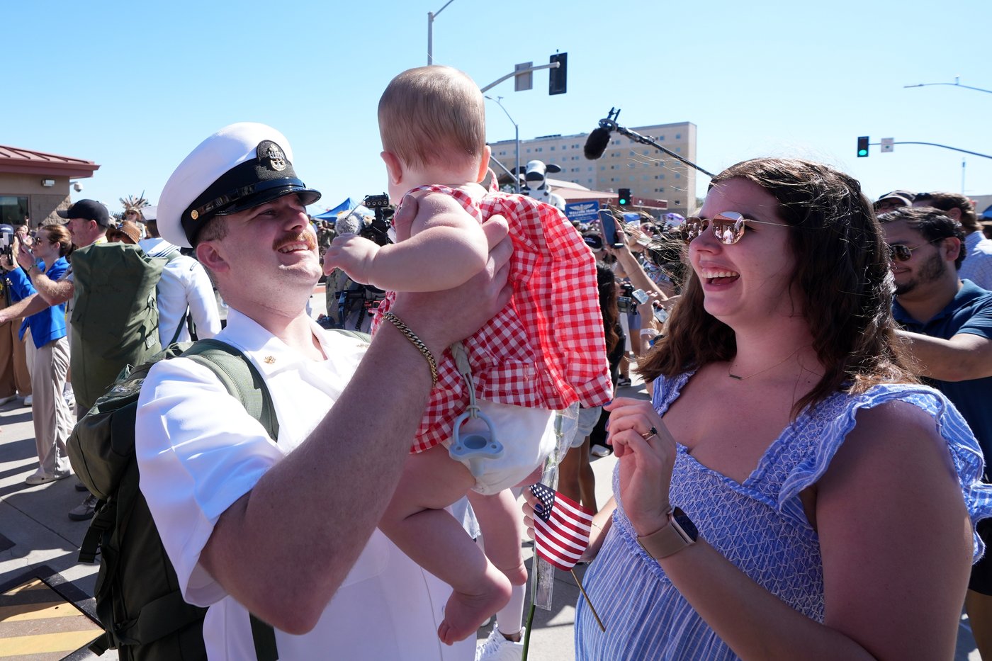 The long-deployed USS Lincoln returns home to San Diego Bay | iNFOnews.ca