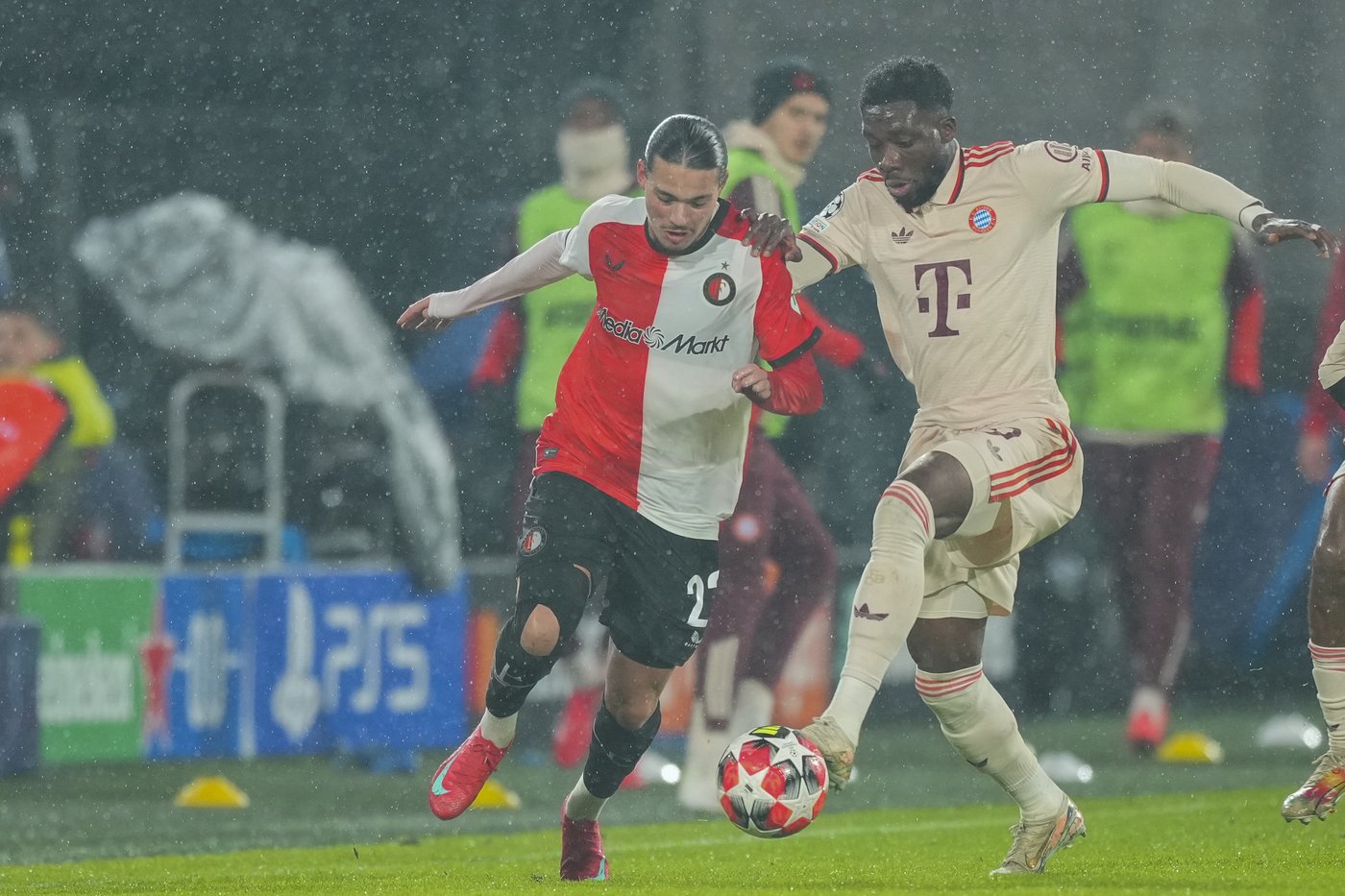 Canada captain Alphonso Davies sidelined by injury suffered playing for Bayern Munich | iNFOnews.ca