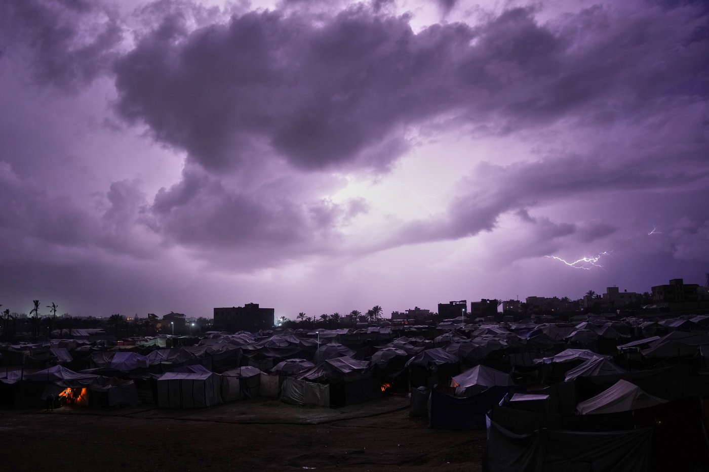 Aid flow into Gaza falls short of the terms of the ceasefire deal, Israeli figures show | iNFOnews.ca Aid flow into Gaza falls short of the terms of the ceasefire deal, Israeli figures show | iNFOnews.ca