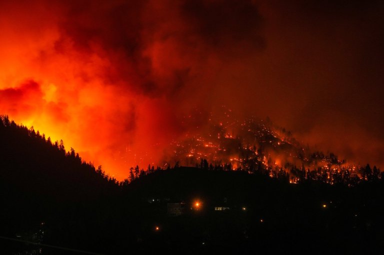 Climate change is eroding typical nighttime breaks in wildfire activity, study says | iNFOnews.ca