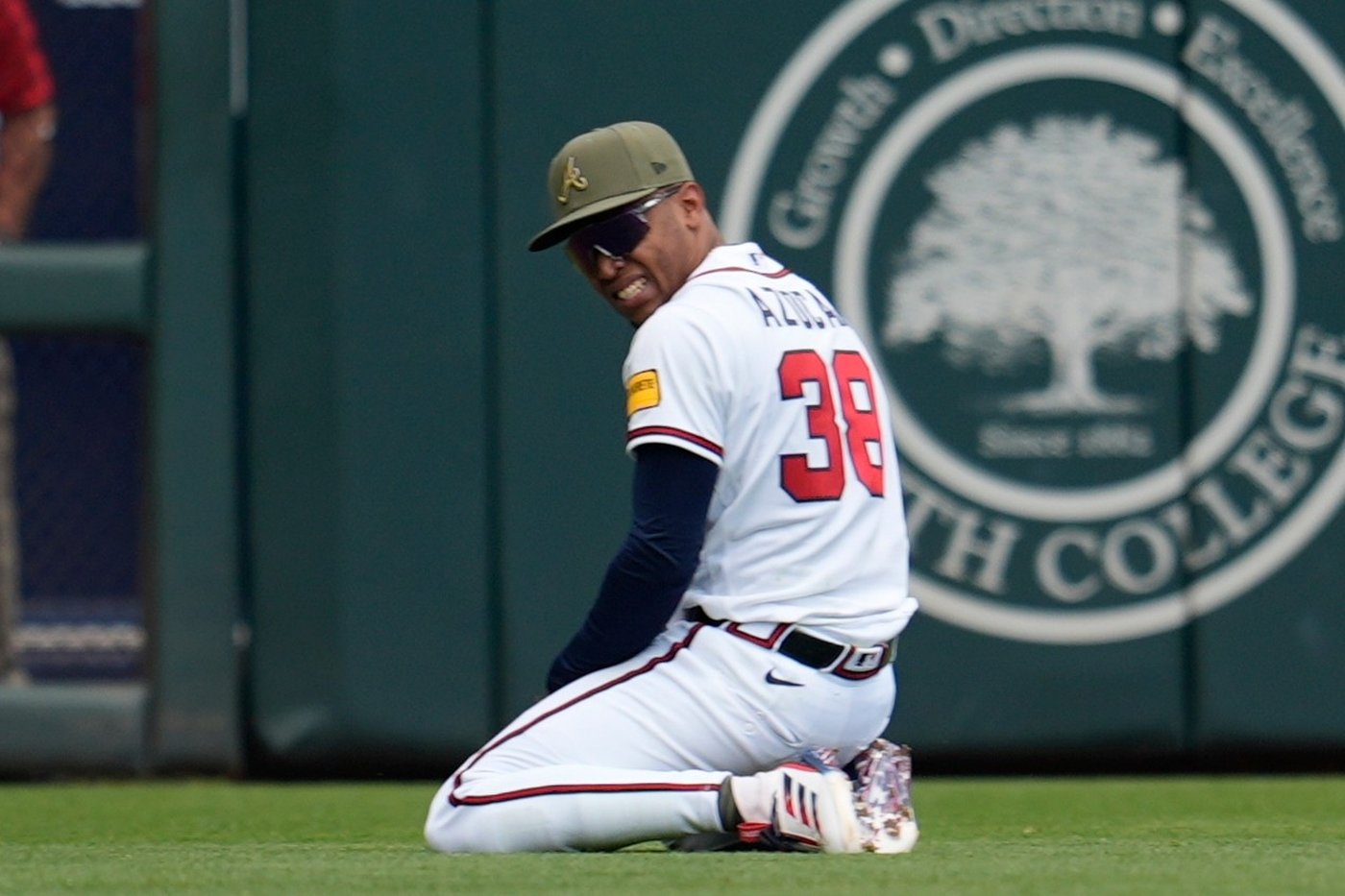 Riley, Holmes lead Braves to another series win with an 8-1 rout of the Red Sox | iNFOnews.ca