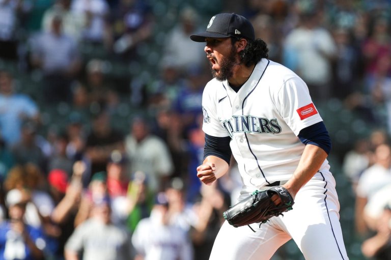 Mariners exercise Andrés Muñoz's $9 million option, decline options on Victor Robles, Bryce Miller | iNFOnews.ca