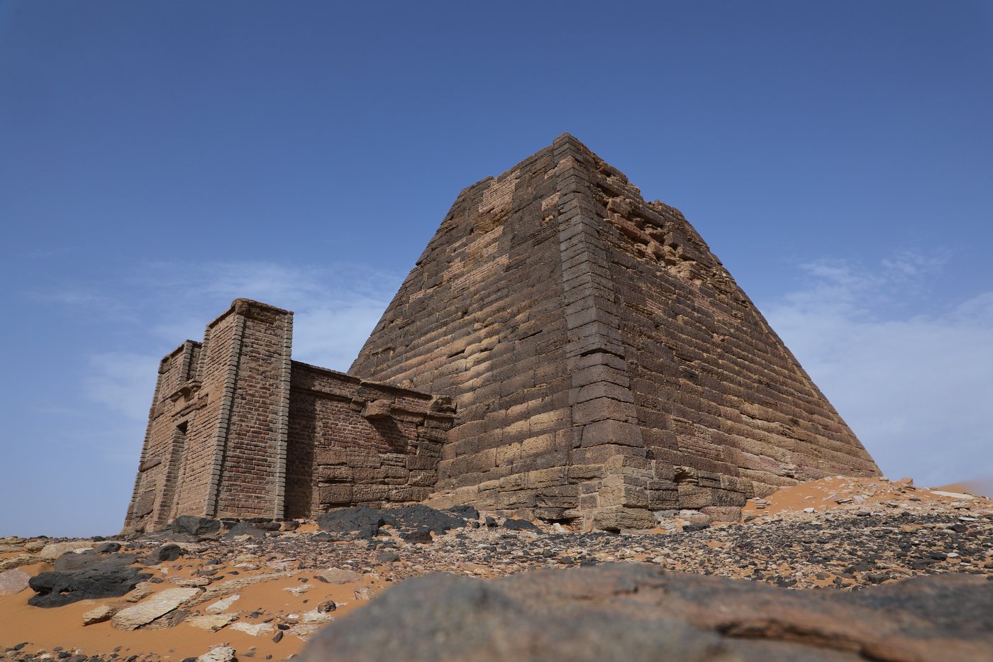 War and accumulating sand threaten Sudan’s Meroe pyramids, in photos | iNFOnews.ca War and accumulating sand threaten Sudan’s Meroe pyramids, in photos | iNFOnews.ca