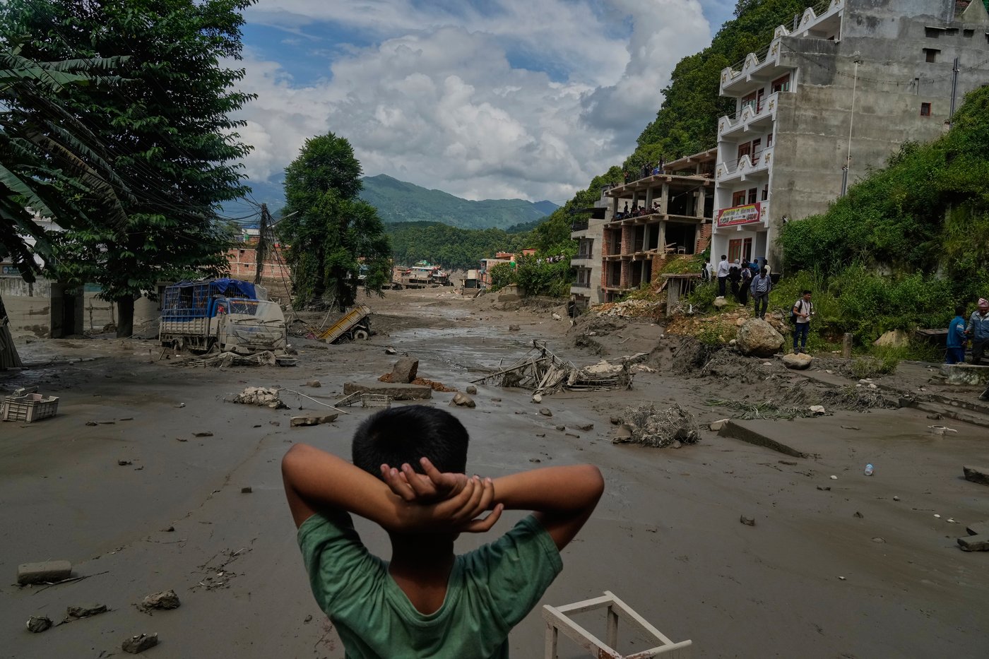 At least 98 killed and hundreds missing after flash floods in Nepal and China | iNFOnews.ca