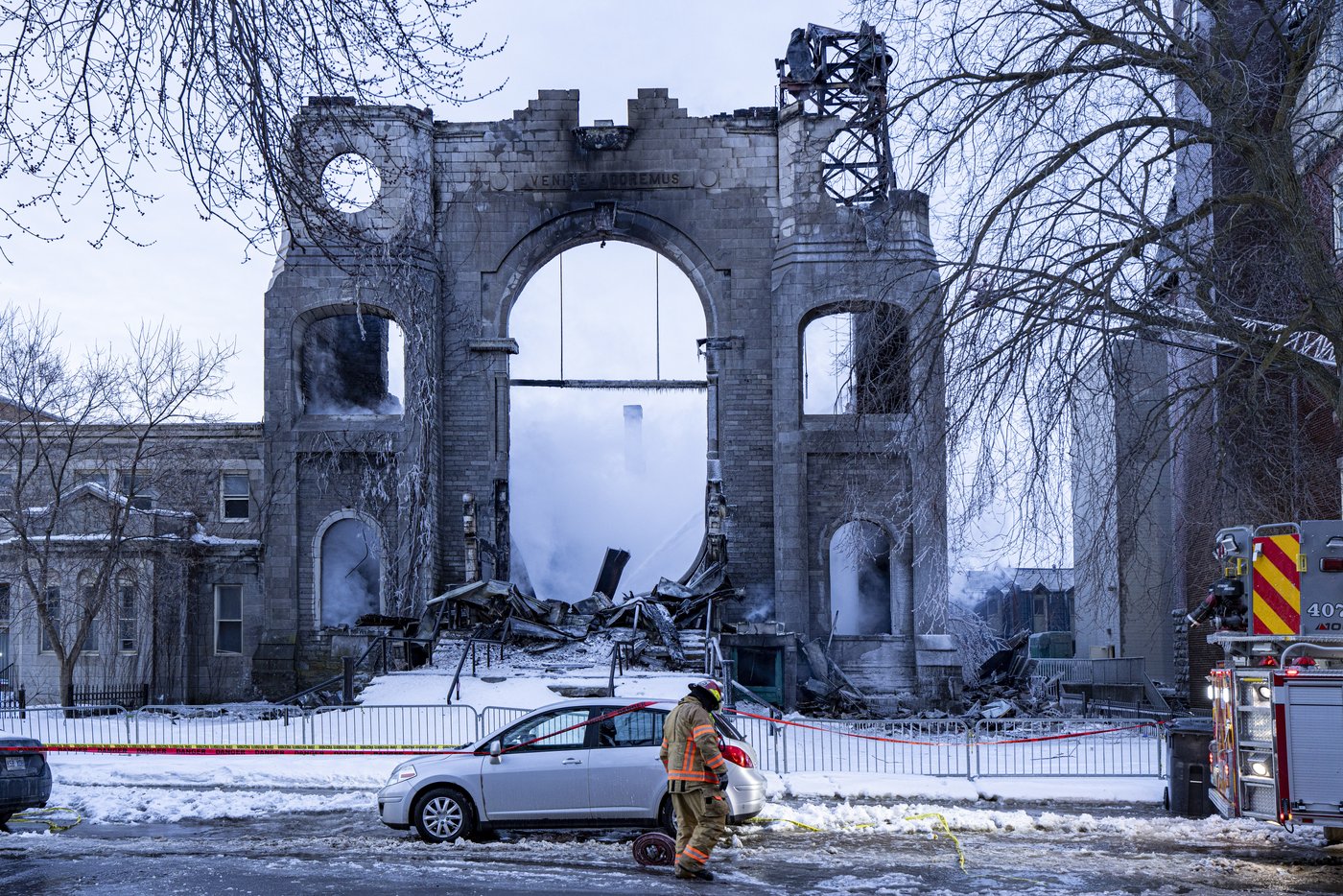 Historic Montreal church destroyed by fire; flames spread to adjacent retirement home | iNFOnews.ca