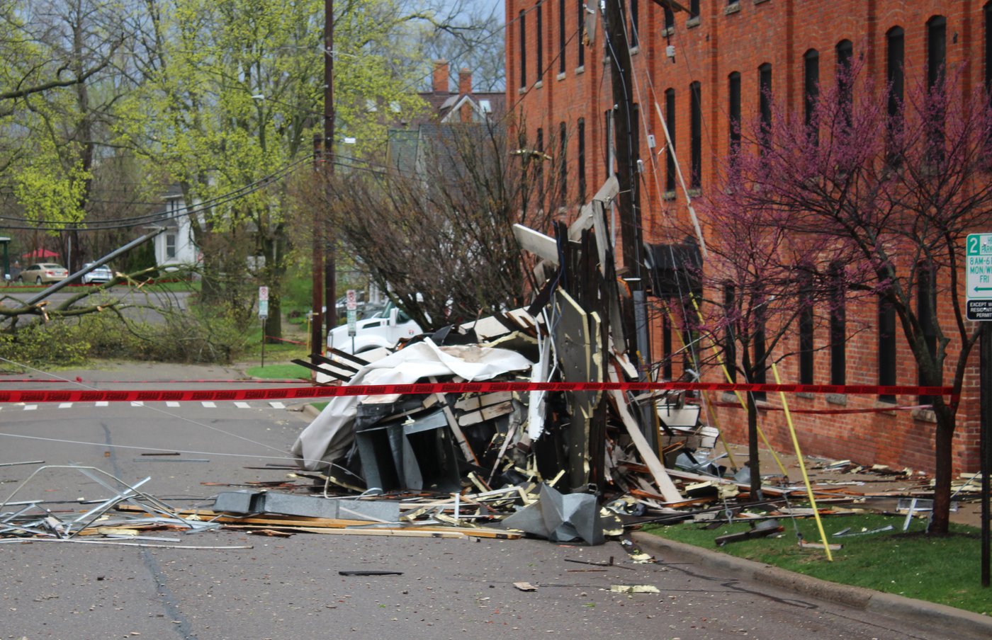 Floodwaters inundate Wisconsin streets, trapping drivers, as Midwest rebuilds after storms | iNwheels