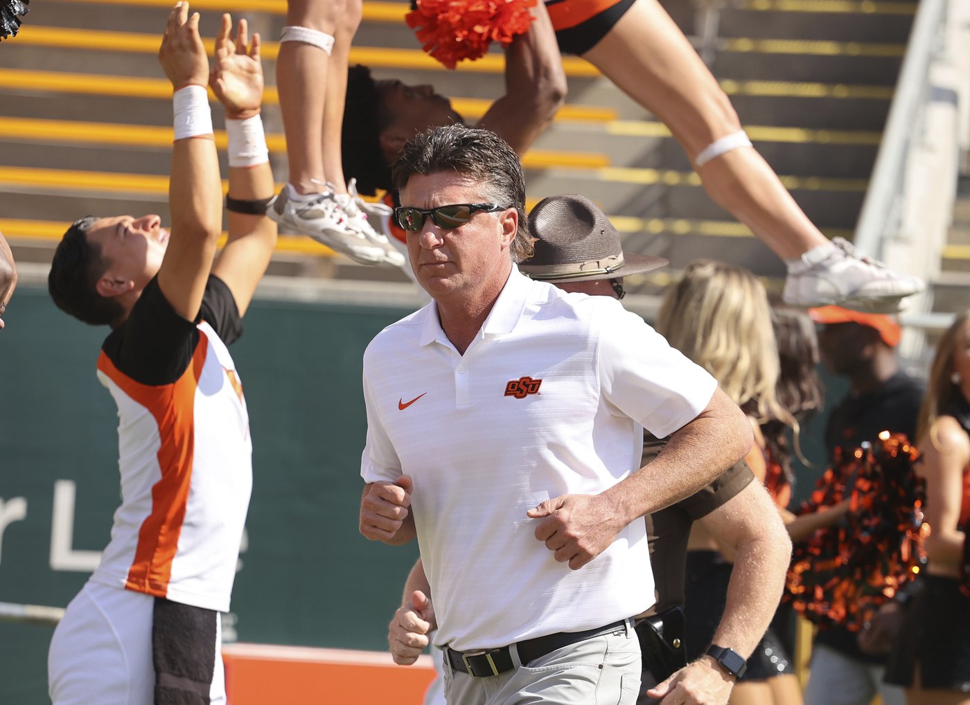 Oklahoma State coach Mike Gundy apologizes after lashing out at critics | iNFOnews.ca