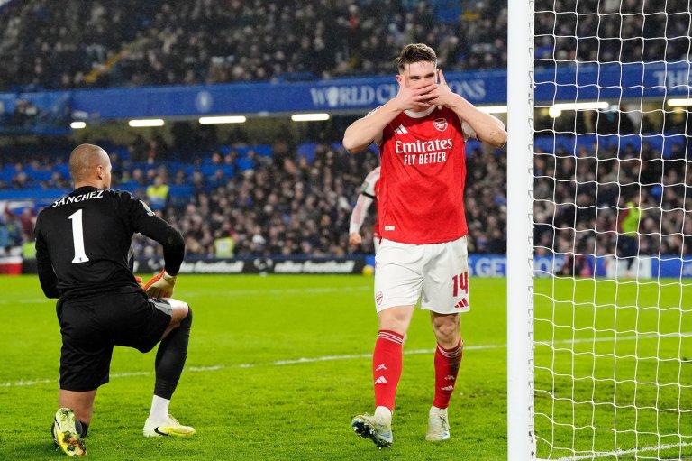 Arsenal feasts on Sanchez mistakes to set up 3-2 win over Chelsea in League Cup semifinals | iNFOnews.ca