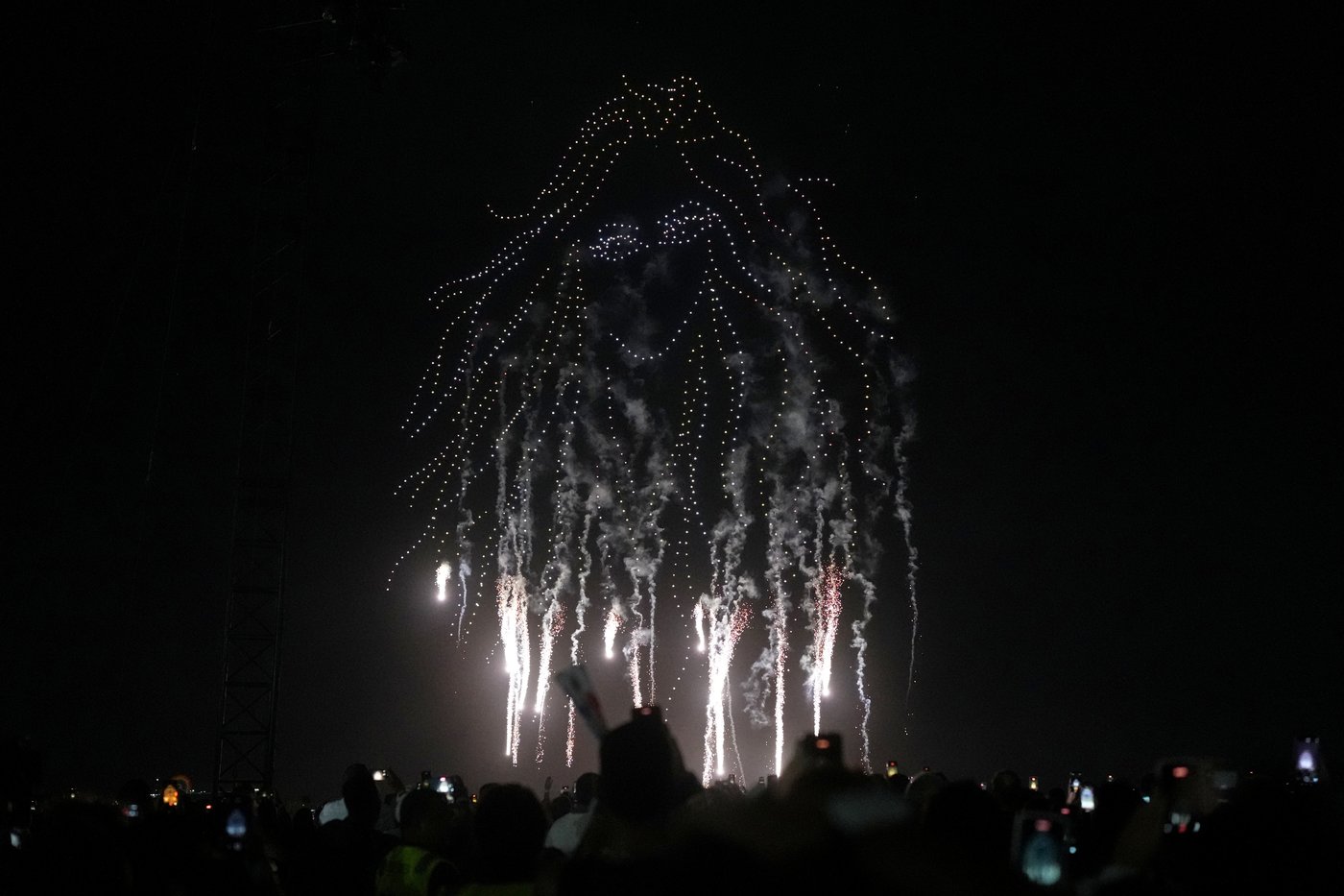Shakira thrills a crowd of 2 million with free concert on Brazil's Copacabana beach | iNFOnews.ca