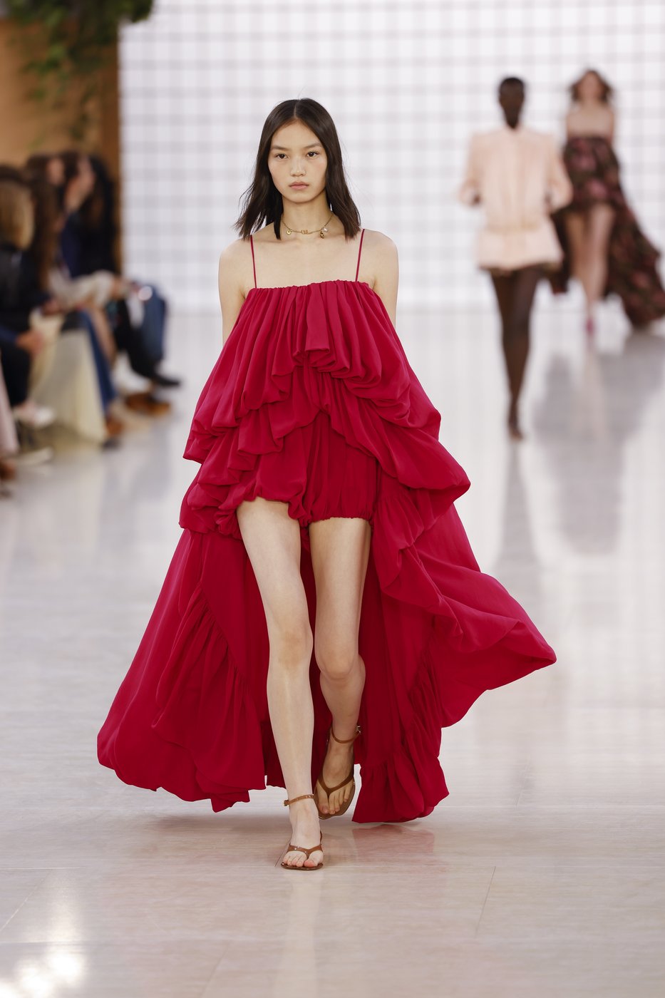 Kamali's sophomore show for Chloé in Paris dazzled with lightness | iNFOnews.ca