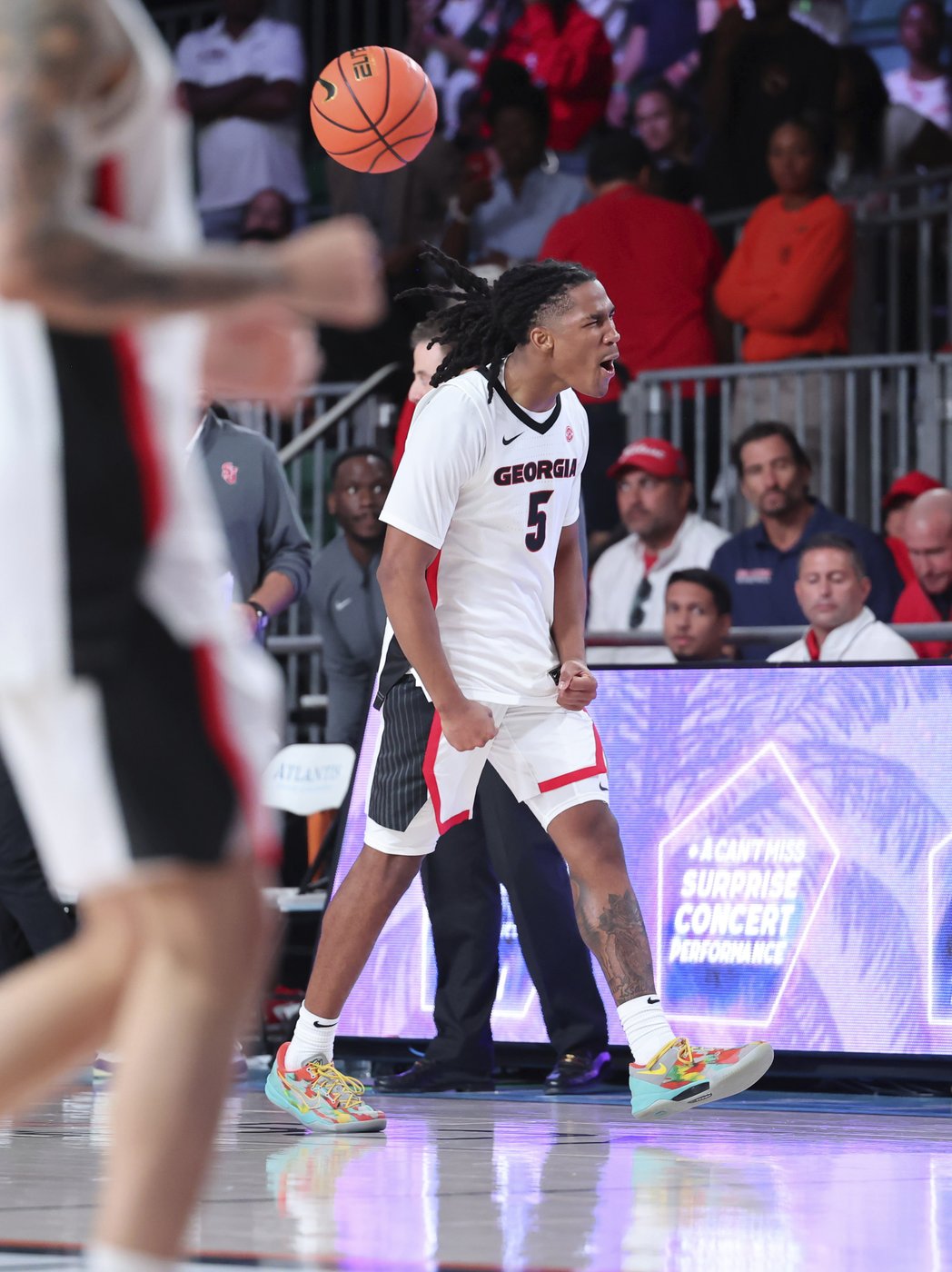 Pivotal steal in the final seconds lifts Georgia over No. 22 St. John's | iNFOnews.ca