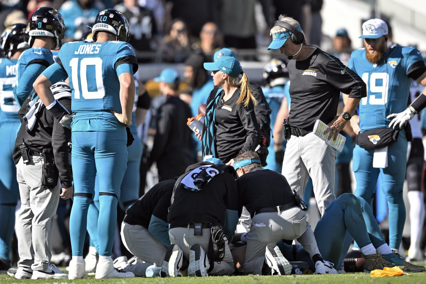 Jaguars coach Doug Pederson defends his team's reaction to illegal hit on QB Trevor Lawrence | iNFOnews.ca