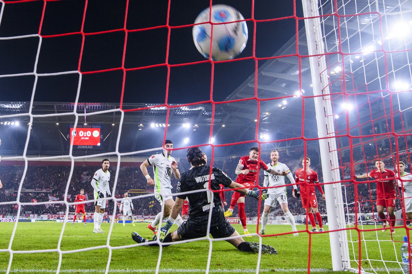 Freiburg survives late onslaught to beat Wolfsburg in Bundesliga thriller | iNFOnews.ca