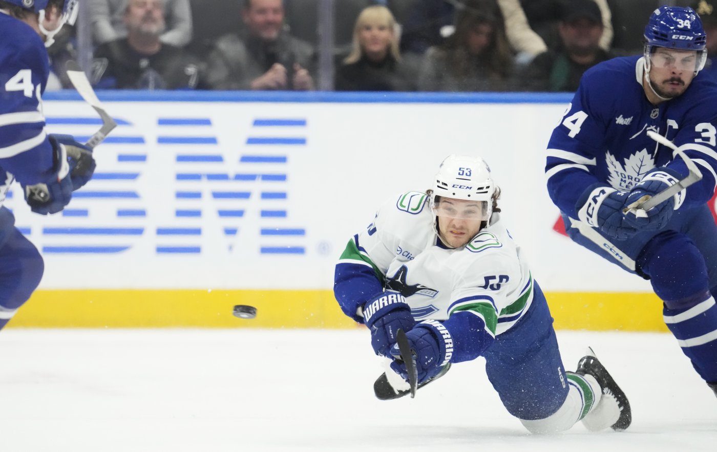 Canucks overcome travel woes to down Maple Leafs 3-0 | iNFOnews.ca