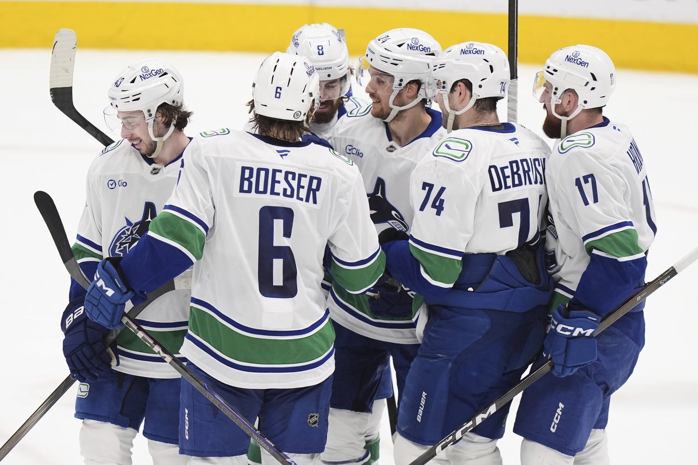 Canucks make NHL history with 3 goals in last minute of regulation, beat Stars 6-5 in OT | iNFOnews.ca Canucks make NHL history with 3 goals in last minute of regulation, beat Stars 6-5 in OT | iNFOnews.ca