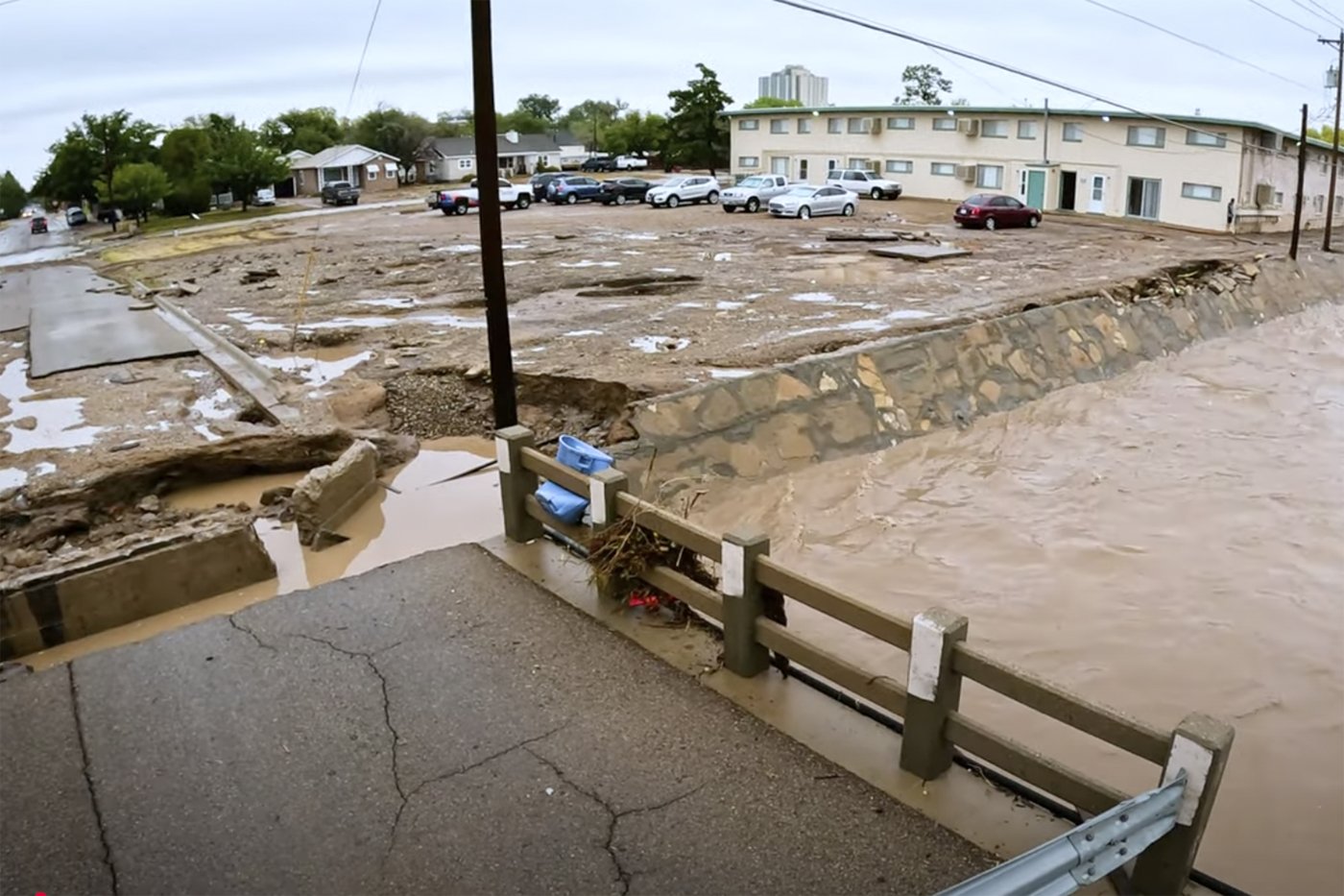 New Mexico authorities rescue hundreds after flooding strands many in high water and leaves 2 dead | iNFOnews.ca