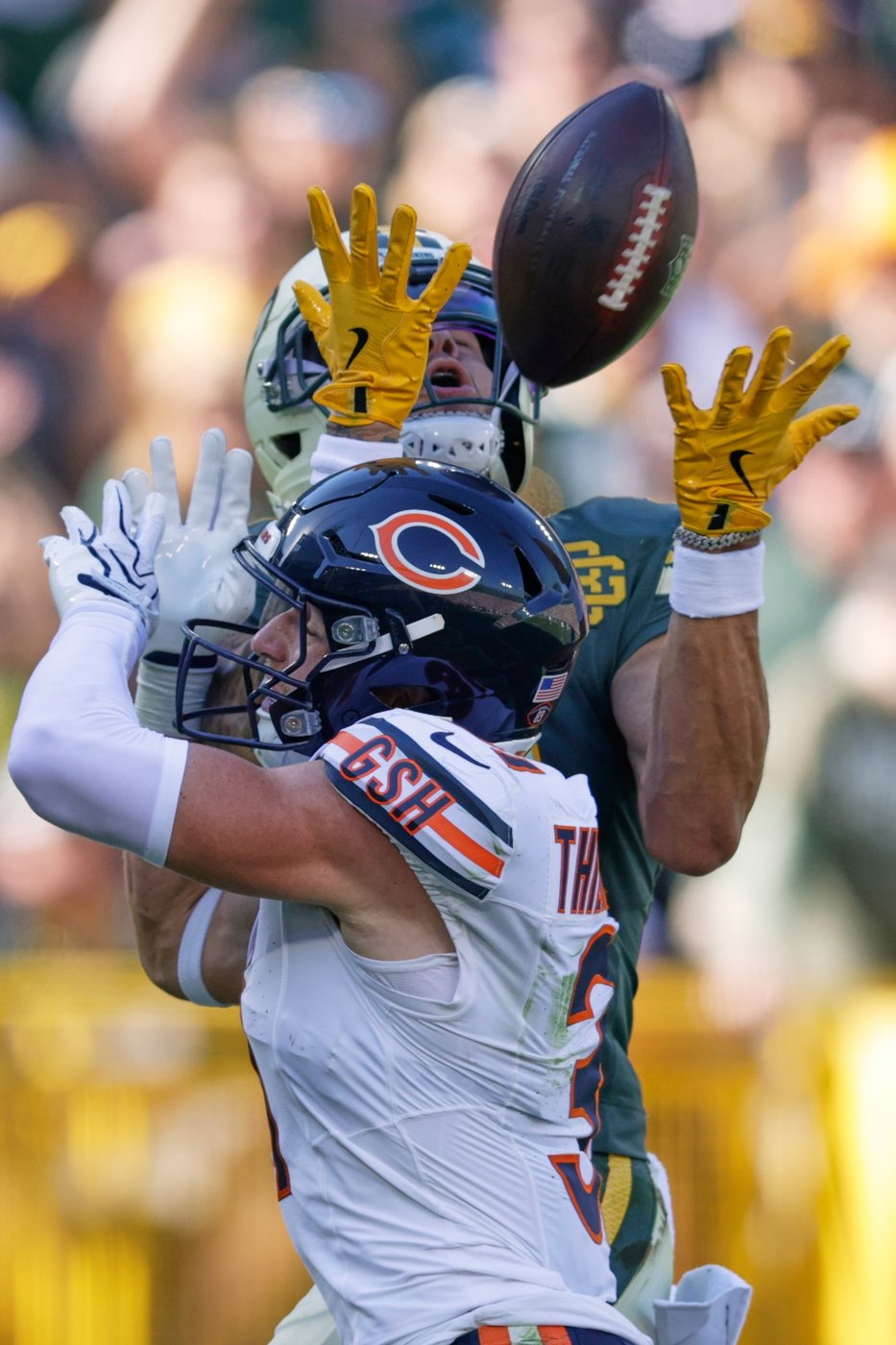 Love-Watson connection helps Packers take some revenge on Bears with a 31-7 rout | iNFOnews.ca