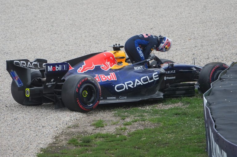 Max Verstappen gets X-rays on hands after crash at Australian GP qualifying | iNFOnews.ca