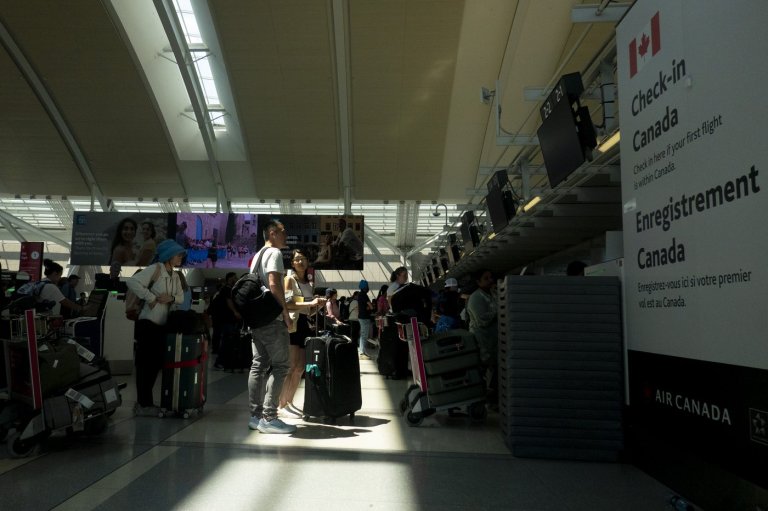 Feds to hike max fine for airlines abusing passenger protection regulations to $1M | iNFOnews.ca