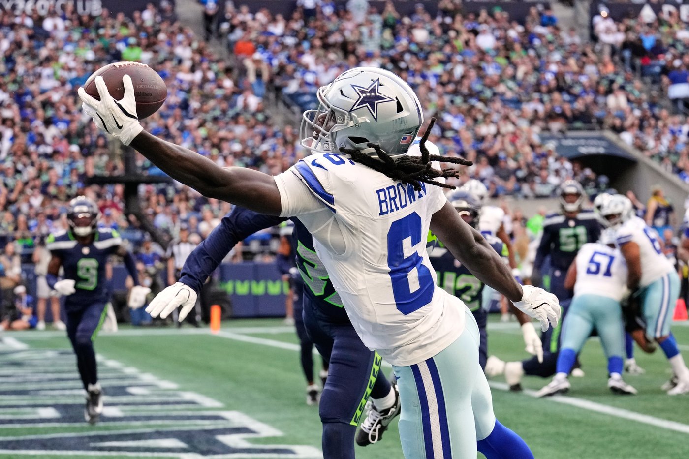 Brown stands out for Cowboys with 2 TD catches in 17-7 win over Seahawks | iNFOnews.ca