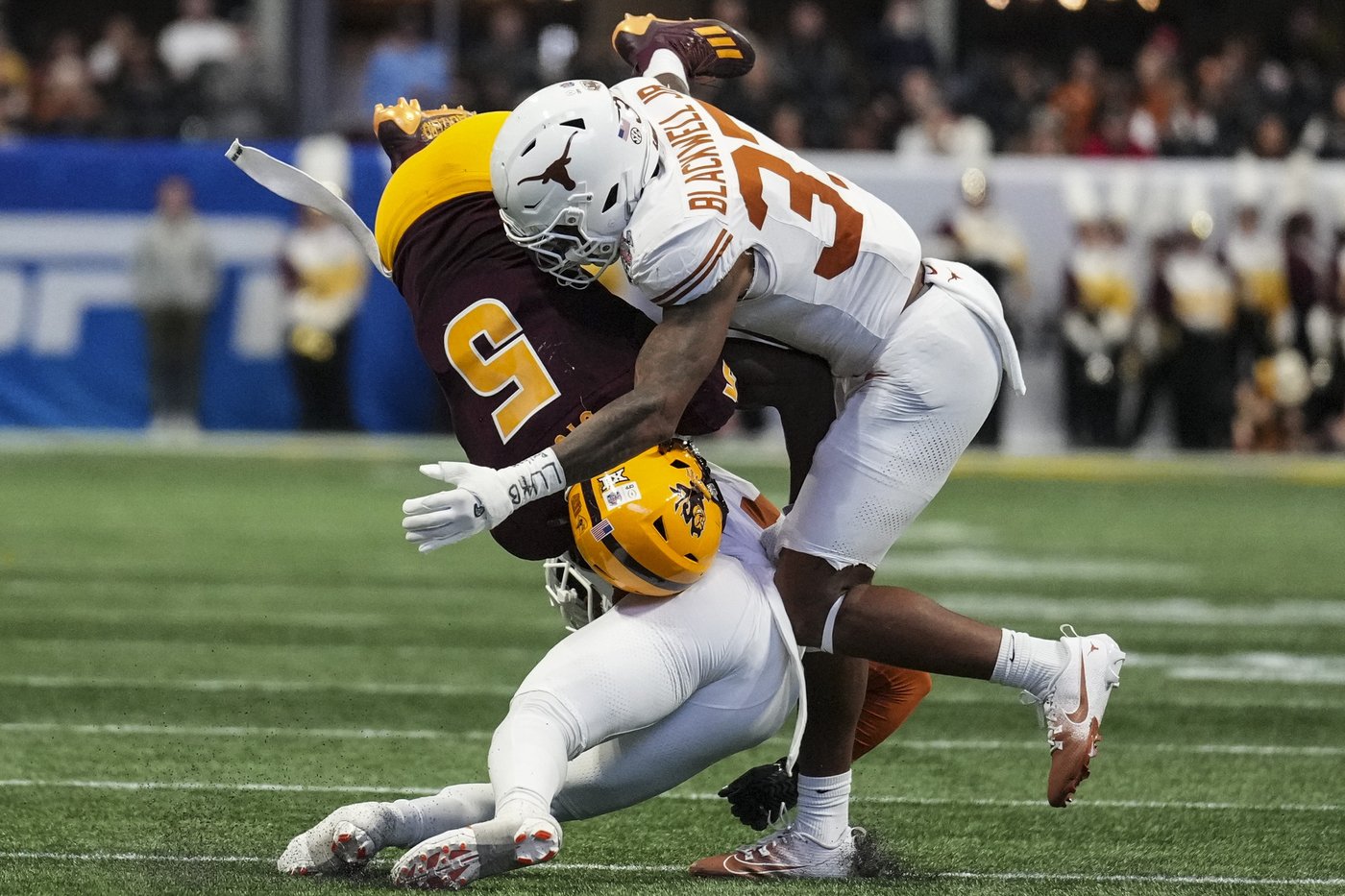 Targeting no-call at Peach Bowl raises more questions about disputed rule | iNFOnews.ca Targeting no-call at Peach Bowl raises more questions about disputed rule | iNFOnews.ca