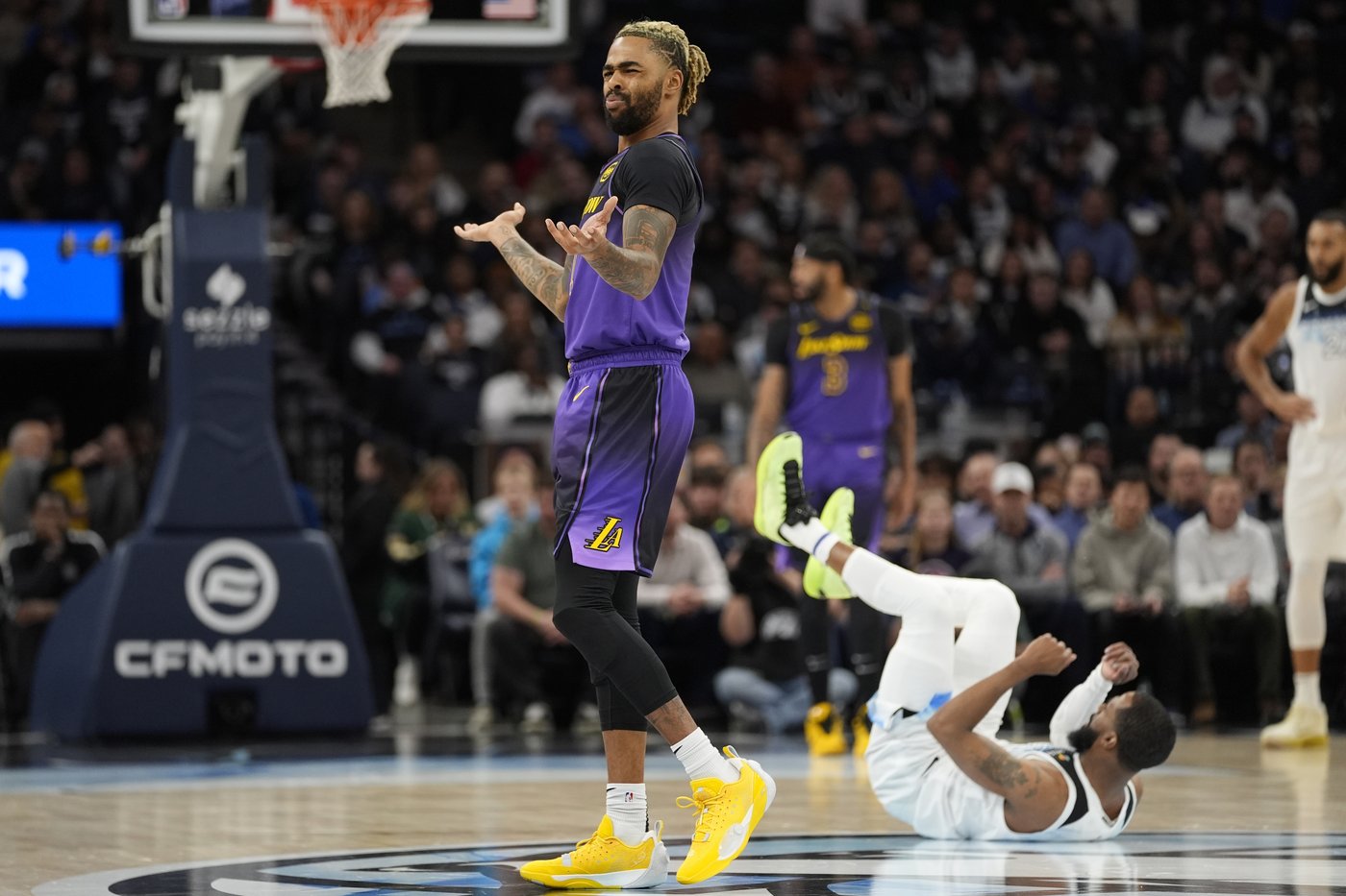 Timberwolves blow out Lakers 109-80 behind Randle, Gobert and tough defense | iNFOnews.ca Timberwolves blow out Lakers 109-80 behind Randle, Gobert and tough defense | iNFOnews.ca