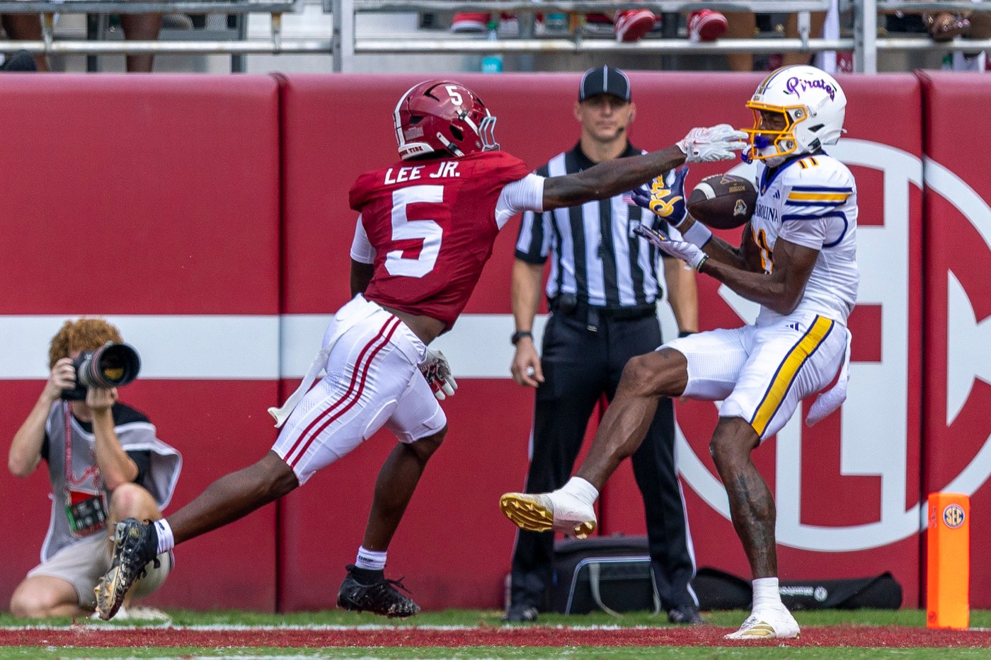 Keelon Russell shows off dual-threat ability as No. 13 Alabama handles East Carolina 48-10 | iNFOnews.ca Keelon Russell shows off dual-threat ability as No. 13 Alabama handles East Carolina 48-10 | iNFOnews.ca