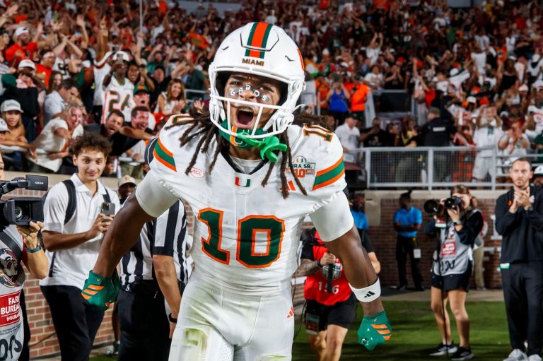 Carson Beck throws 4 TD passes to help No. 3 Miami hold off No. 19 Florida State, 28-22 | iNFOnews.ca