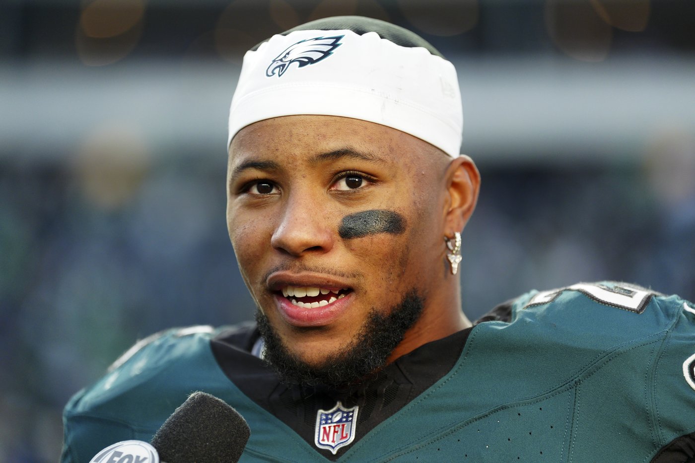 Saquon Barkley sets Eagles season rushing record and has Dickerson's NFL mark in his sights | iNFOnews.ca