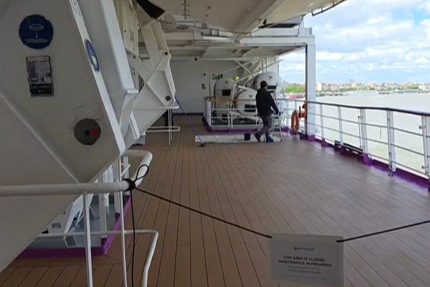 France confines more than 1,700 on British cruise ship in Bordeaux after gastroenteritis outbreak | iNFOnews.ca France confines more than 1,700 on British cruise ship in Bordeaux after gastroenteritis outbreak | iNFOnews.ca