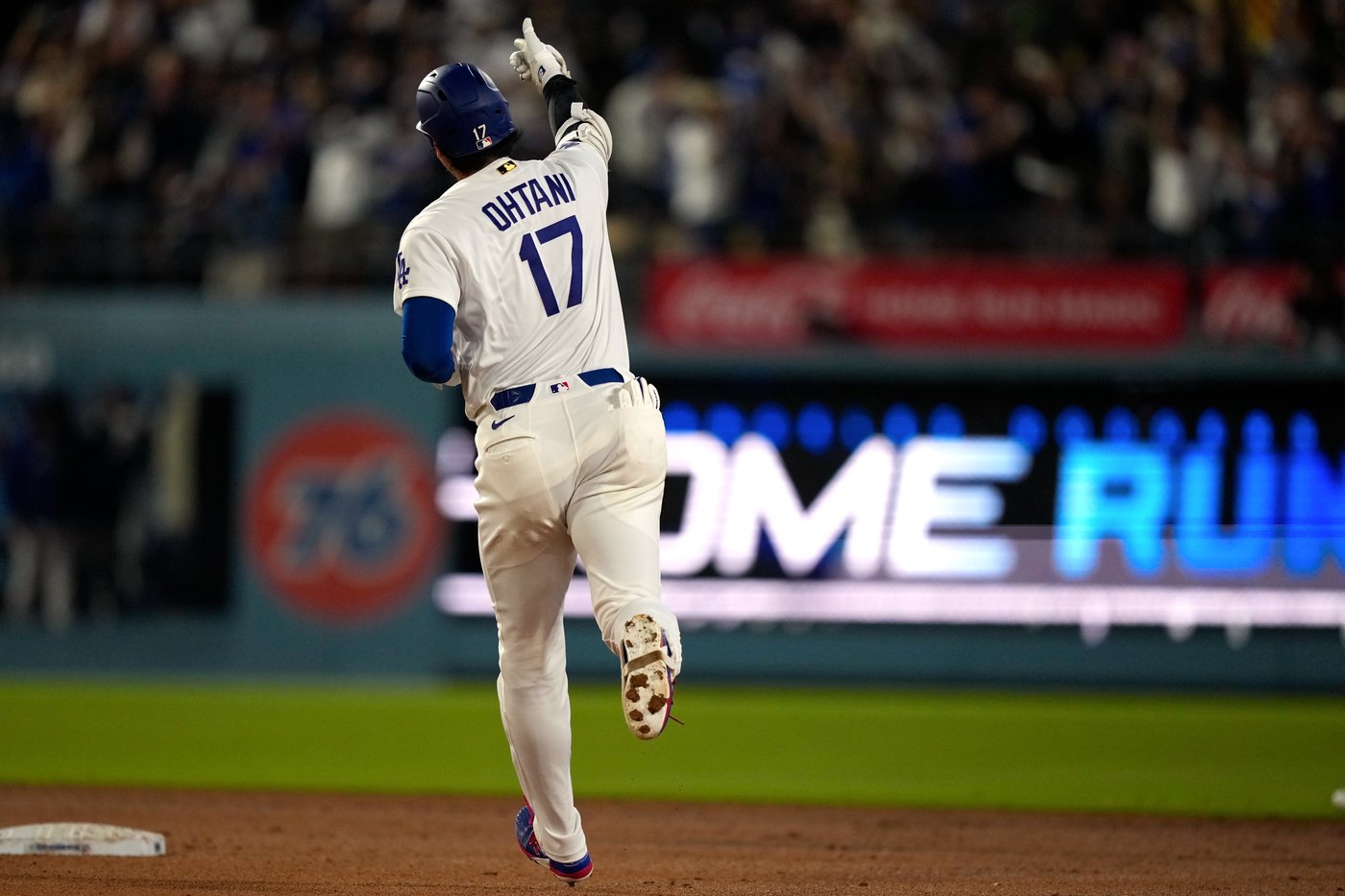 Ohtani hits 15th homer as Dodgers beat Rays 1-0 | iNFOnews.ca