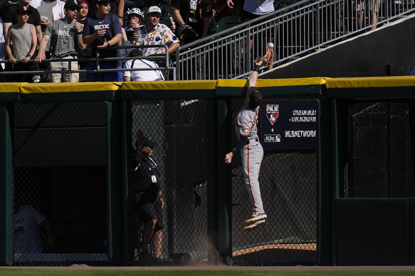 Houser goes 7 and Benintendi homers as White Sox blank Giants 1-0 | iNFOnews.ca Houser goes 7 and Benintendi homers as White Sox blank Giants 1-0 | iNFOnews.ca