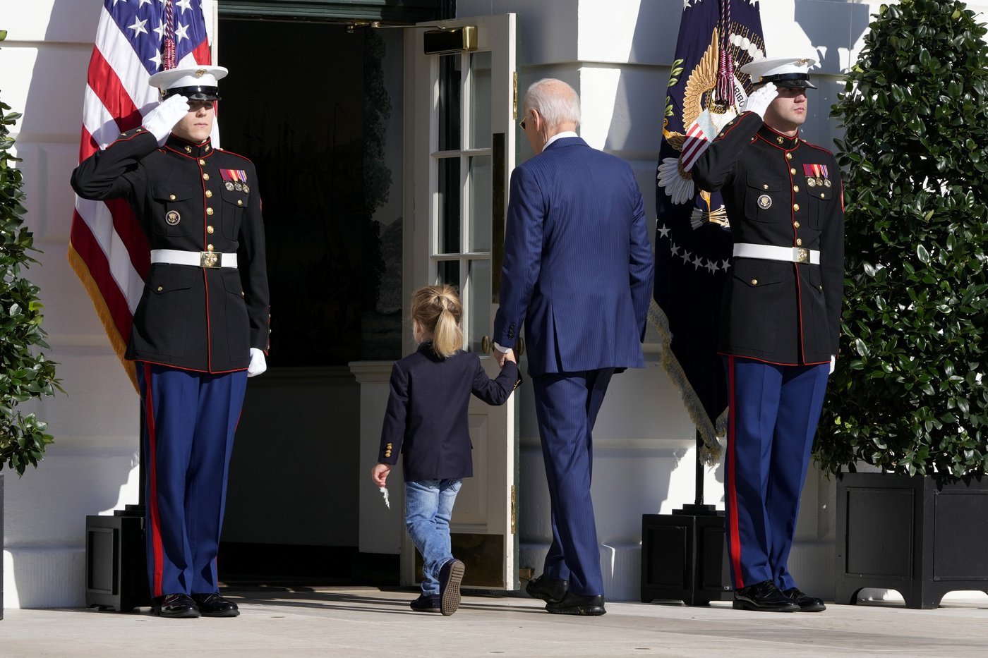 Joe Biden begins final White House holiday season with turkey pardons for 'Peach' and 'Blossom' | iNFOnews.ca