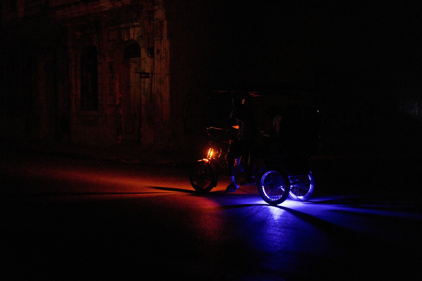 Cuba plunged into islandwide blackout as power crisis worsens, in photos | iNFOnews.ca