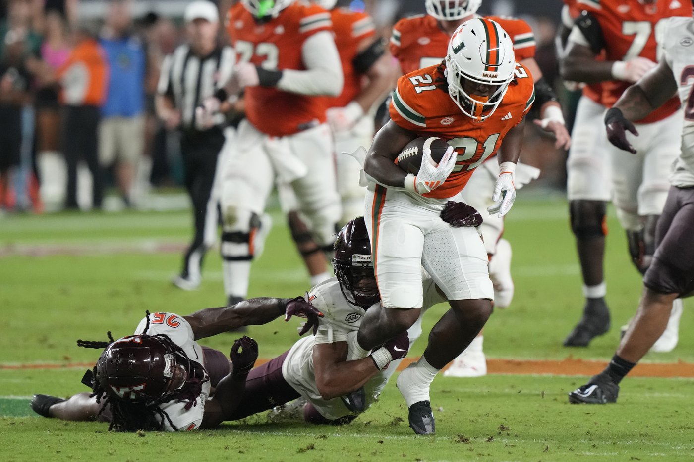 No. 7 Miami survives Virginia Tech 38-34 to remain unbeaten after Hail Mary TD overturned | iNFOnews.ca