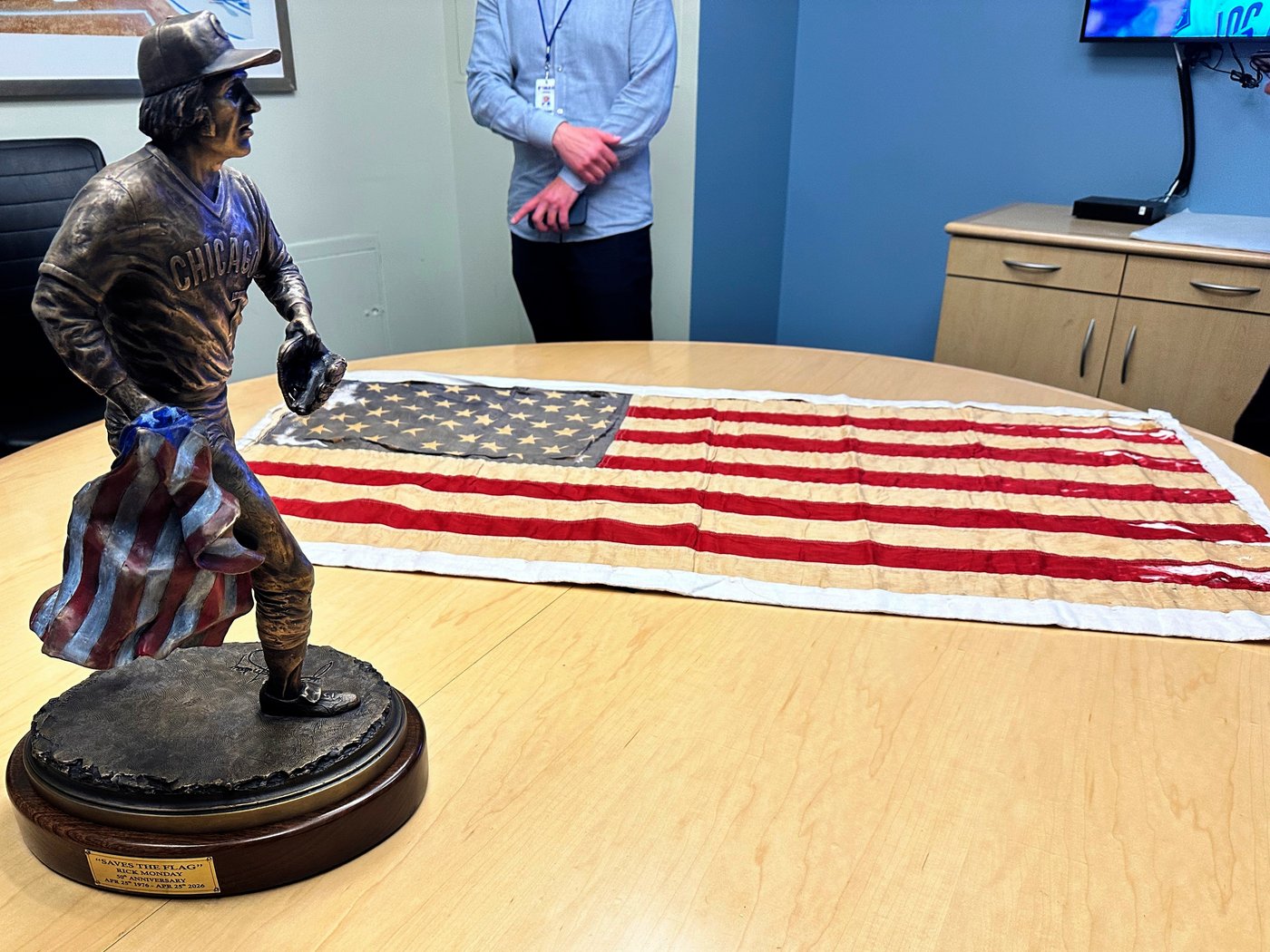 Dodgers honor Rick Monday’s dramatic 1976 flag rescue on its 50th anniversary | iNFOnews.ca Dodgers honor Rick Monday’s dramatic 1976 flag rescue on its 50th anniversary | iNFOnews.ca