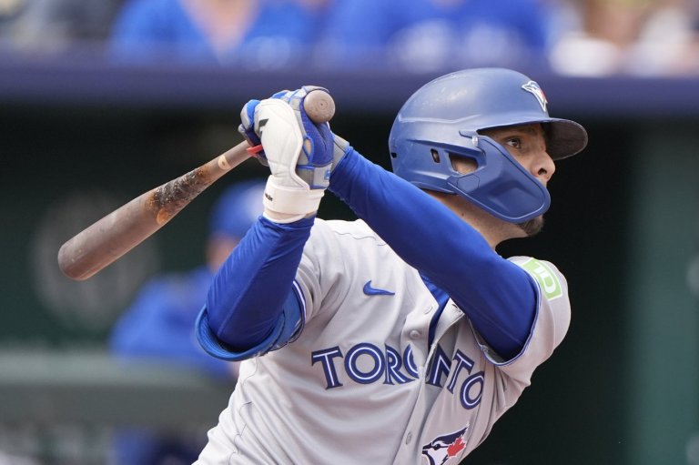 American League-best Blue Jays beat Royals 8-5 and clinch their 1st postseason berth since 2023 | iNFOnews.ca