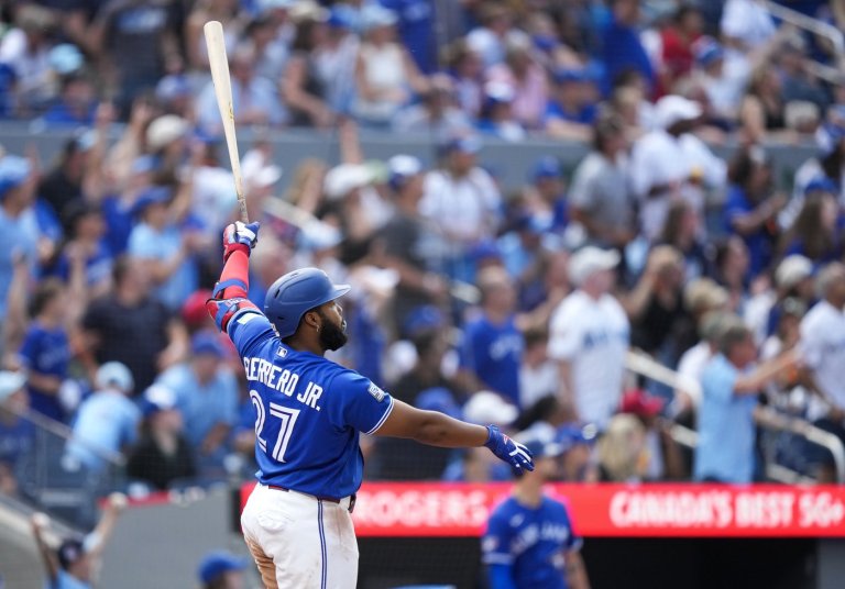 'Never felt the pressure': Guerrero has big game, first homer at Rogers Centre in win | iNFOnews.ca