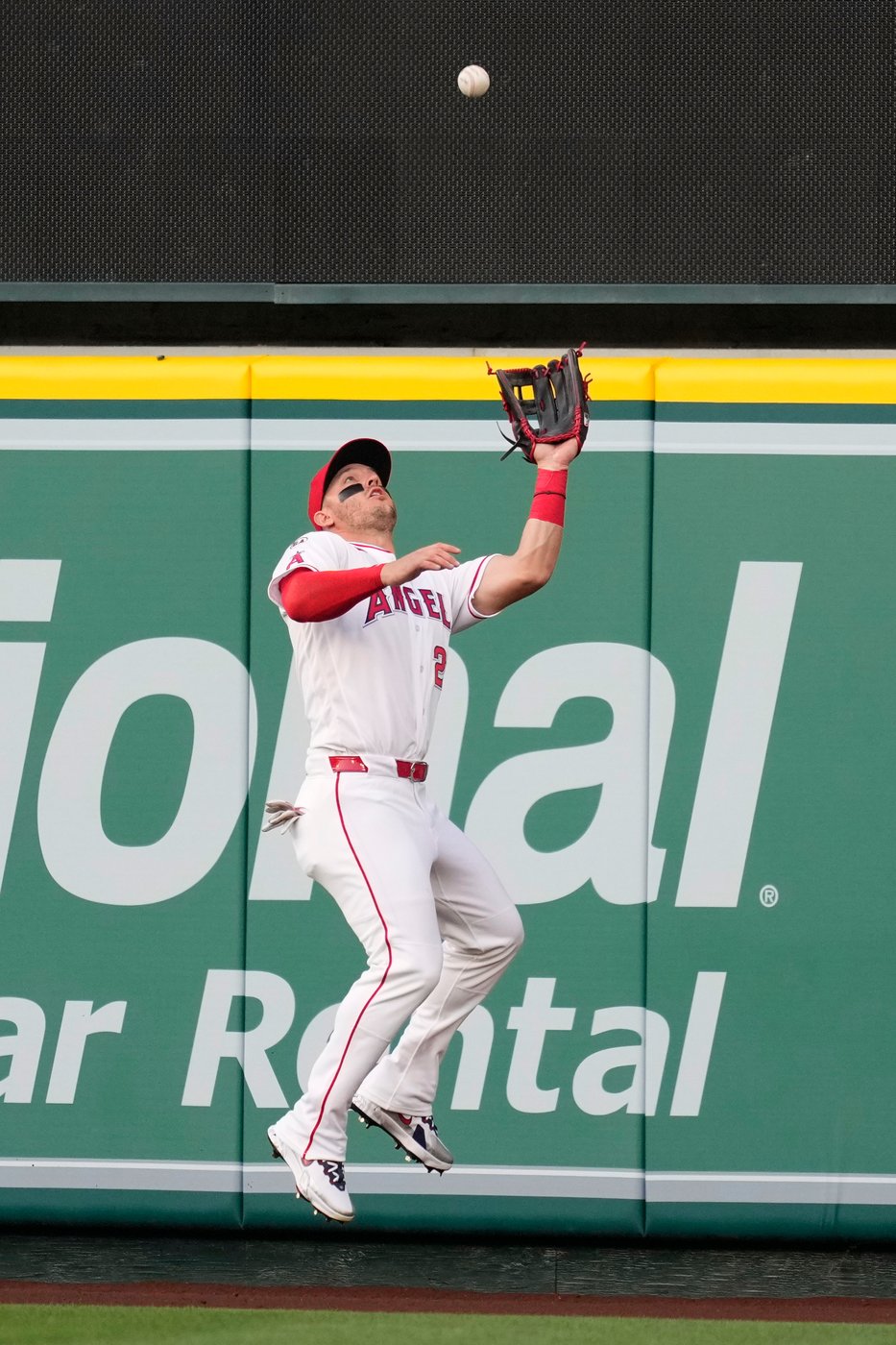 Oswald Peraza's two-out RBI single in 10th inning lifts Angels to 4-3 win over Mets | iNFOnews.ca Oswald Peraza's two-out RBI single in 10th inning lifts Angels to 4-3 win over Mets | iNFOnews.ca