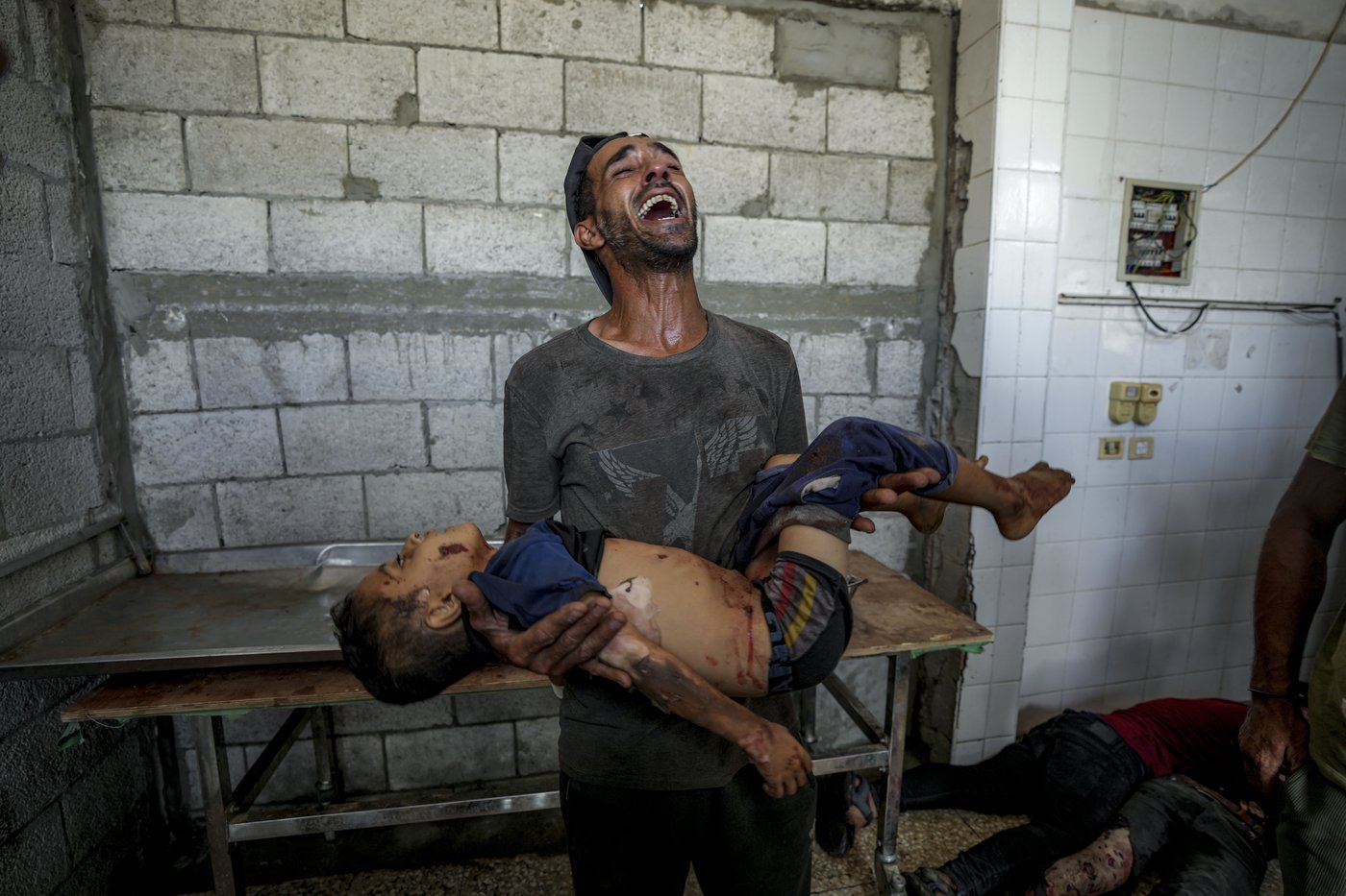 Two AP journalists in Ukraine and the Mideast break down the wars they covered in 2024 | iNFOnews.ca