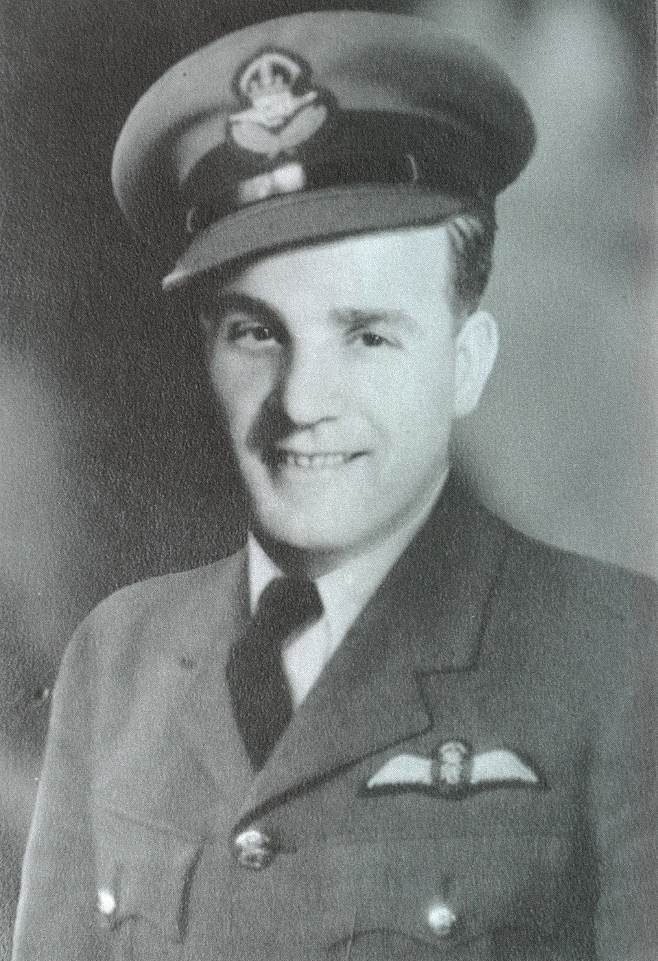 This pilot is honoured every year in a U.K. town. Will Canada recognize his bravery? | iNFOnews.ca This pilot is honoured every year in a U.K. town. Will Canada recognize his bravery? | iNFOnews.ca