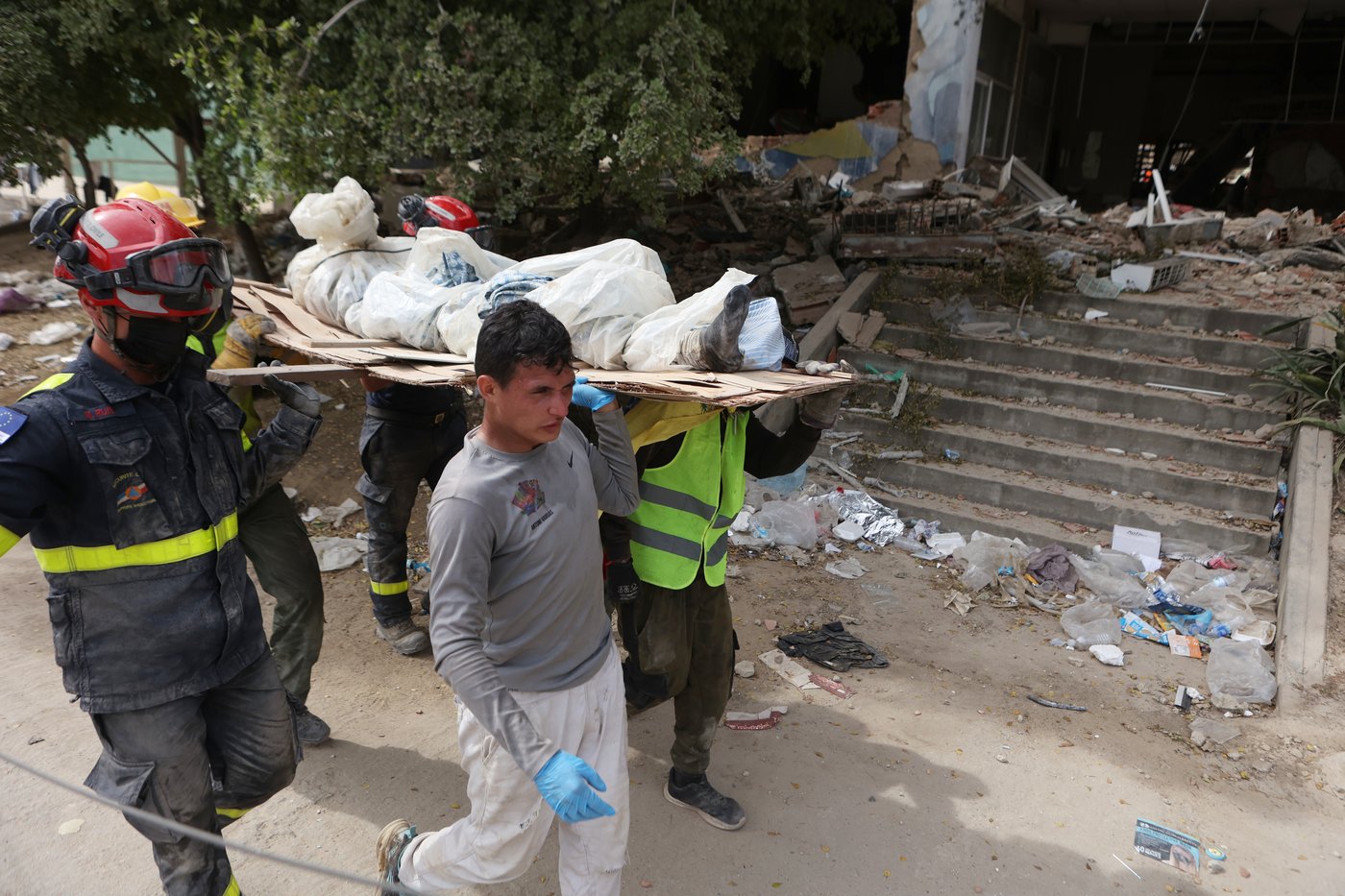 Venezuelans are rushing to identify the bodies of their loved ones as earthquake deaths multiply | iNFOnews.ca