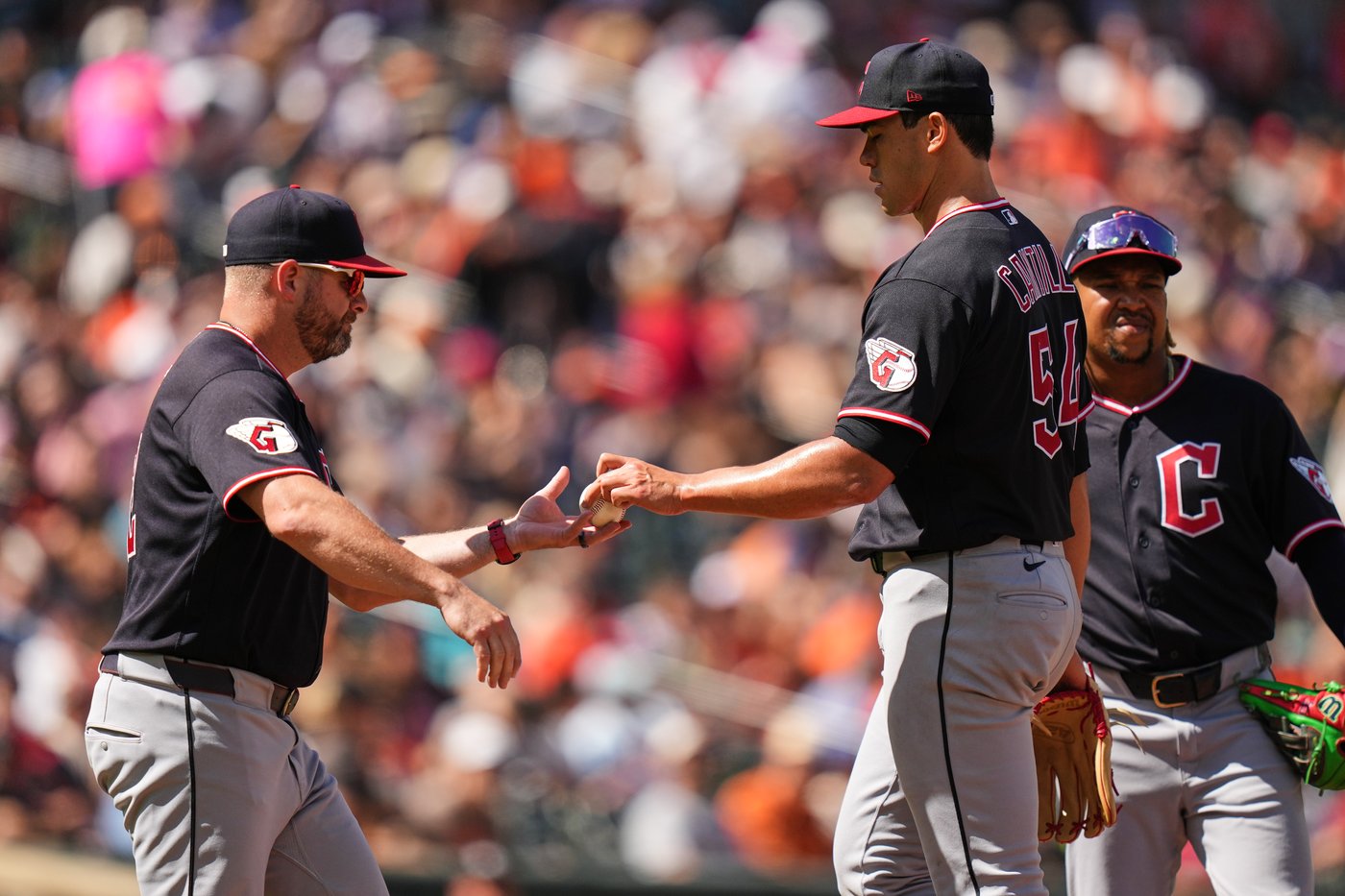Rogers and Mayo help the Orioles snap their 6-game skid with a 6-4 win over Cleveland | iNFOnews.ca