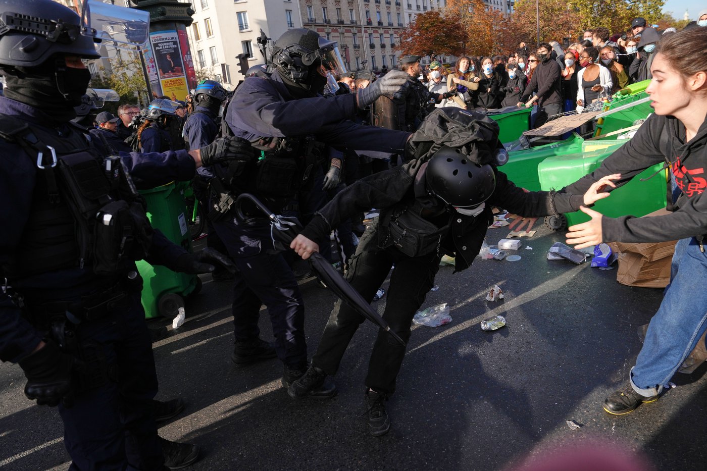 Protesting pupils blockade French high schools again, testing a weekslong movement | iNFOnews.ca Protesting pupils blockade French high schools again, testing a weekslong movement | iNFOnews.ca