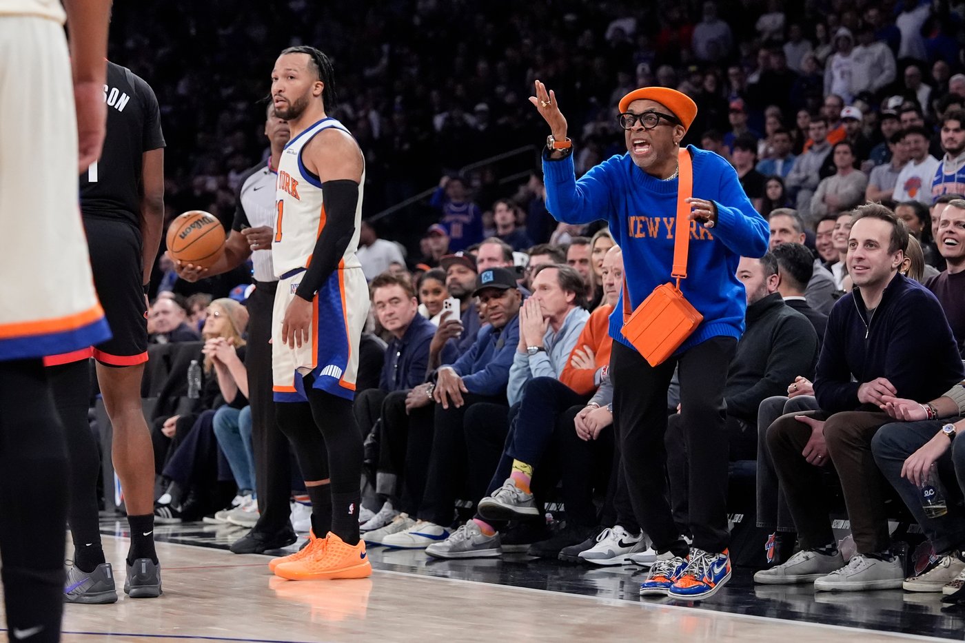 Knicks overcome an 18-point deficit in the 4th quarter to beat the Rockets 108-106 | iNFOnews.ca