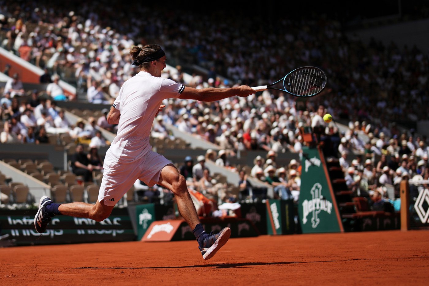 Tearful Kostyuk reaches French Open 2nd round and speaks of missile attack back home in Ukraine | iNFOnews.ca
