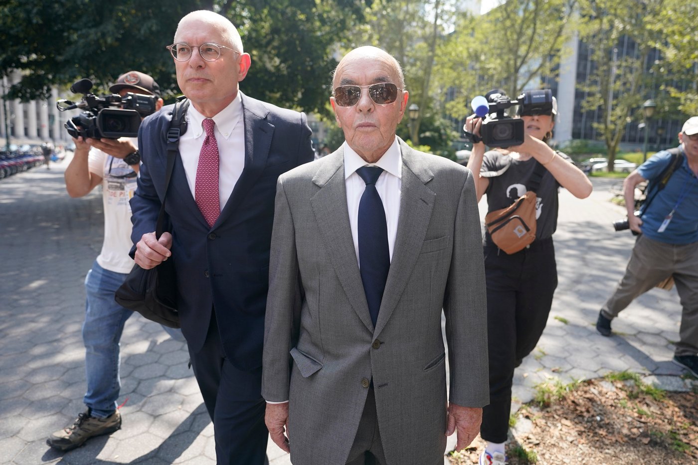 British billionaire Joe Lewis is pardoned by Trump for insider trading and conspiracy crimes | iNFOnews.ca