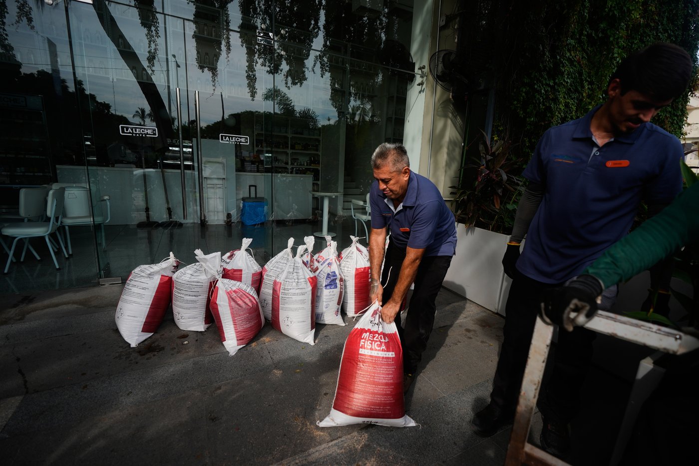 Puerto Vallarta boards up as Hurricane Simon hits Category 4 strength | iNFOnews.ca