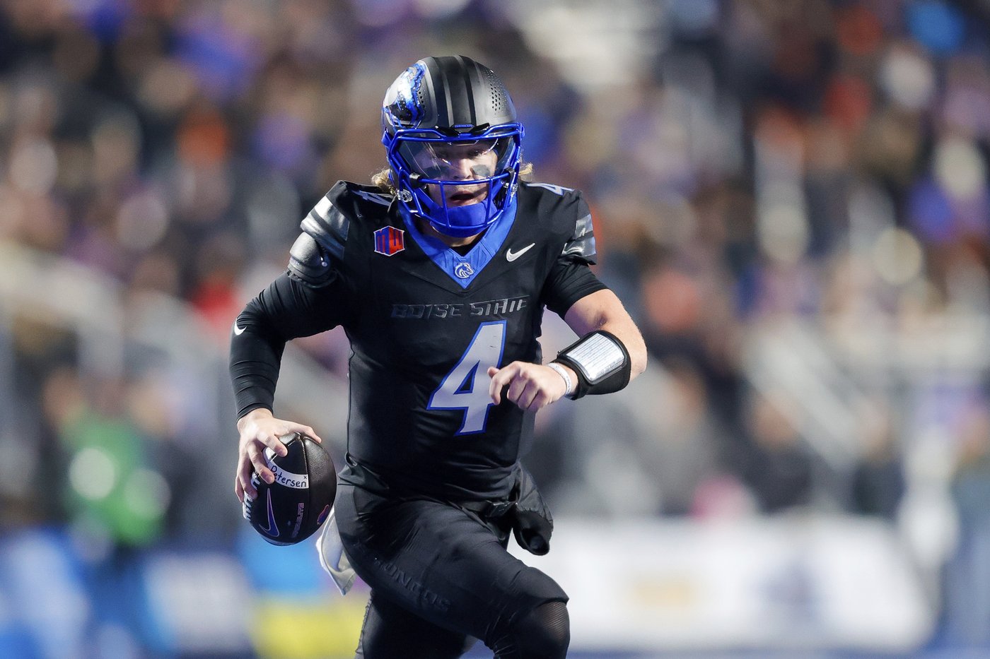 Ashton Jeanty runs for 209 yards and 3 TDs, No. 12 Boise State holds off Nevada 28-21 | iNFOnews.ca
